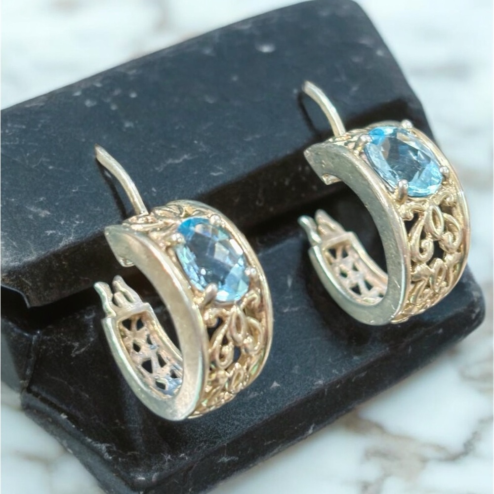 Sterling Silver Blue Topaz  Hoop Earrings.